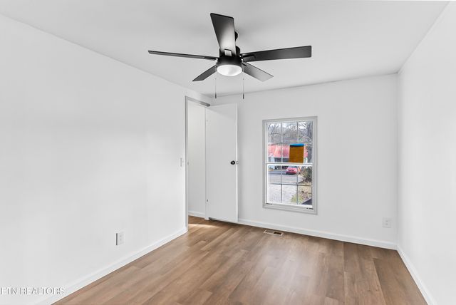 806 Reynolds Ave, Clinton, TN 37716