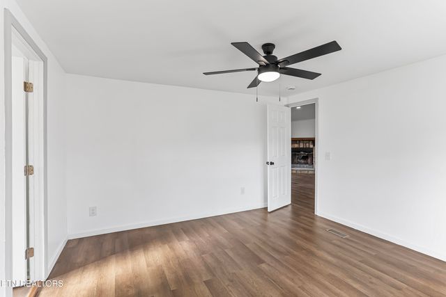 806 Reynolds Ave, Clinton, TN 37716