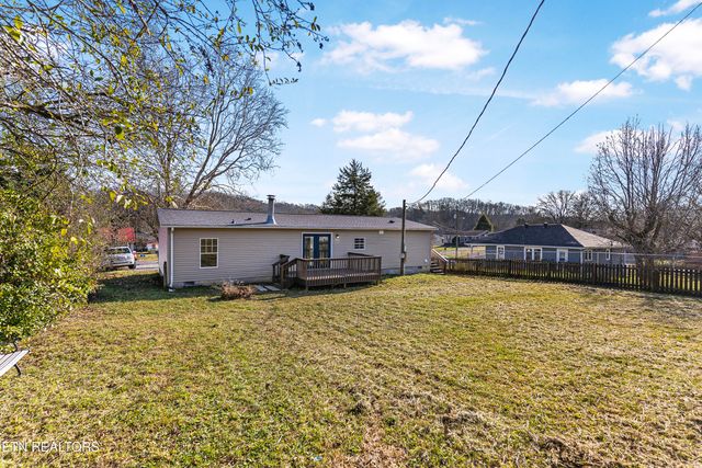 806 Reynolds Ave, Clinton, TN 37716