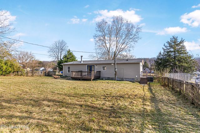 806 Reynolds Ave, Clinton, TN 37716
