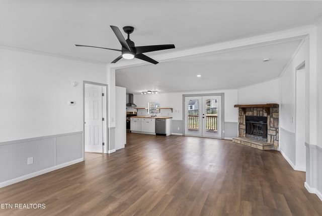 806 Reynolds Ave, Clinton, TN 37716