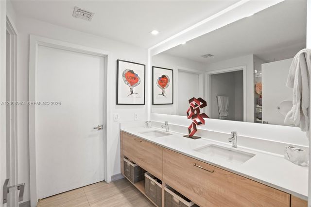 16385 Biscayne Boulevard 1601+2 Parkings, North Miami Beach, FL 33160