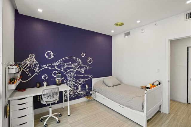 16385 Biscayne Boulevard 1601+2 Parkings, North Miami Beach, FL 33160