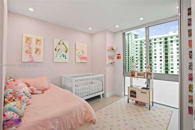 16385 Biscayne Boulevard 1601+2 Parkings, North Miami Beach, FL 33160