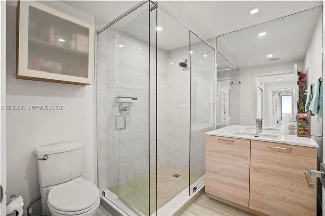 16385 Biscayne Boulevard 1601+2 Parkings, North Miami Beach, FL 33160