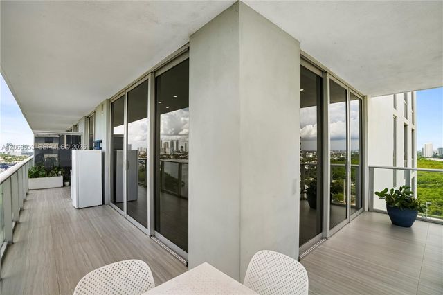 16385 Biscayne Boulevard 1601+2 Parkings, North Miami Beach, FL 33160