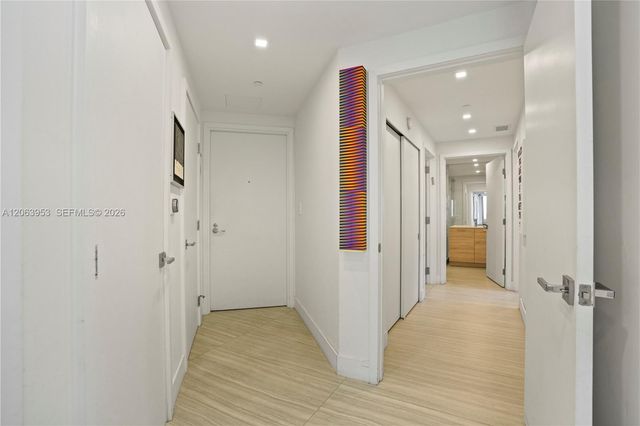 16385 Biscayne Boulevard 1601+2 Parkings, North Miami Beach, FL 33160