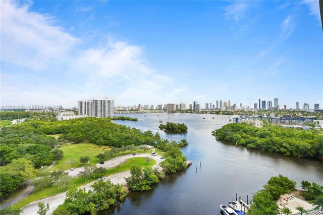 16385 Biscayne Boulevard 1601+2 Parkings, North Miami Beach, FL 33160