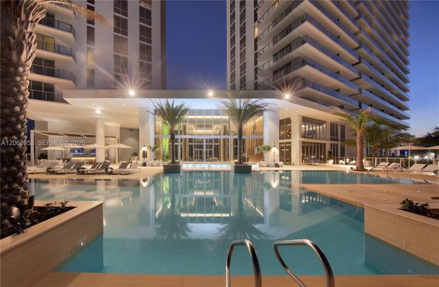16385 Biscayne Boulevard 1601+2 Parkings, North Miami Beach, FL 33160
