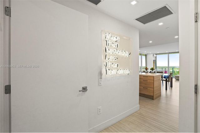 16385 Biscayne Boulevard 1601+2 Parkings, North Miami Beach, FL 33160