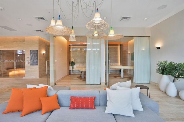 16385 Biscayne Boulevard 1601+2 Parkings, North Miami Beach, FL 33160