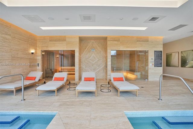 16385 Biscayne Boulevard 1601+2 Parkings, North Miami Beach, FL 33160