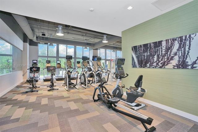 16385 Biscayne Boulevard 1601+2 Parkings, North Miami Beach, FL 33160