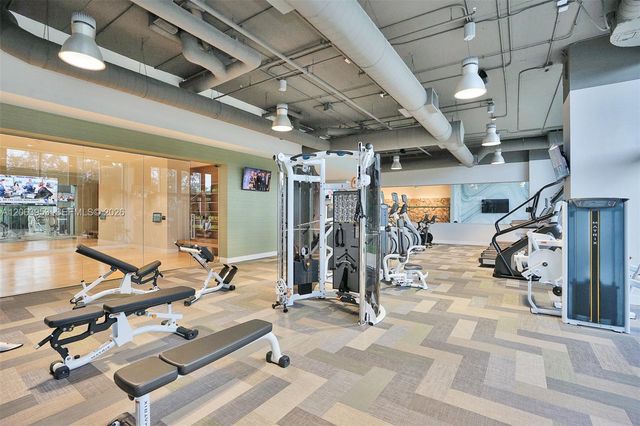 16385 Biscayne Boulevard 1601+2 Parkings, North Miami Beach, FL 33160