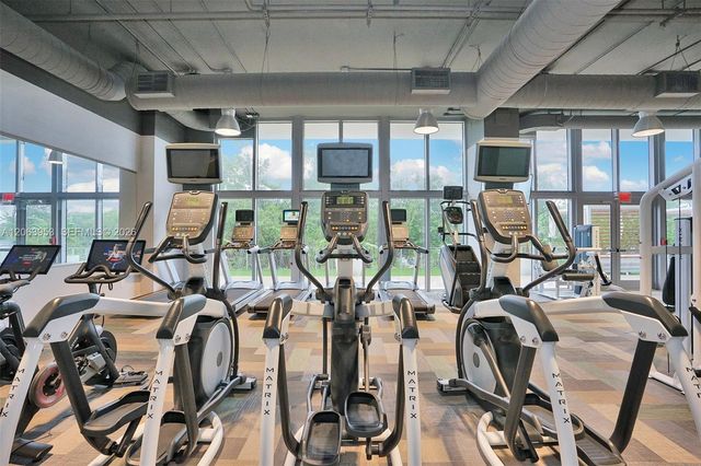16385 Biscayne Boulevard 1601+2 Parkings, North Miami Beach, FL 33160
