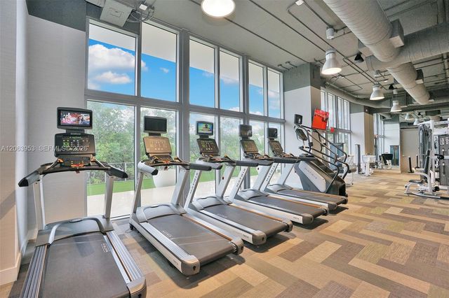 16385 Biscayne Boulevard 1601+2 Parkings, North Miami Beach, FL 33160