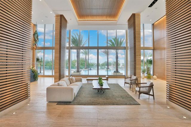16385 Biscayne Boulevard 1601+2 Parkings, North Miami Beach, FL 33160
