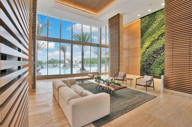 16385 Biscayne Boulevard 1601+2 Parkings, North Miami Beach, FL 33160