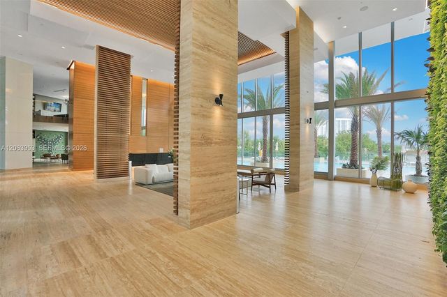 16385 Biscayne Boulevard 1601+2 Parkings, North Miami Beach, FL 33160