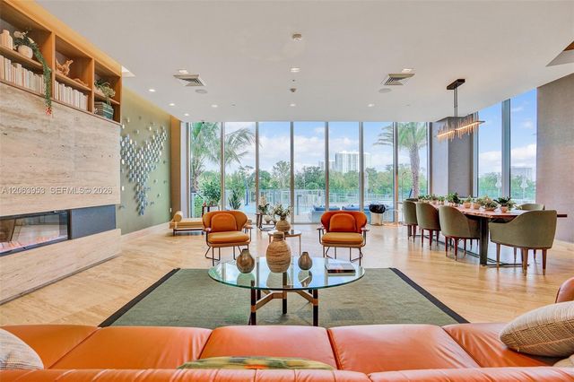 16385 Biscayne Boulevard 1601+2 Parkings, North Miami Beach, FL 33160
