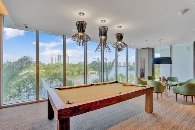 16385 Biscayne Boulevard 1601+2 Parkings, North Miami Beach, FL 33160