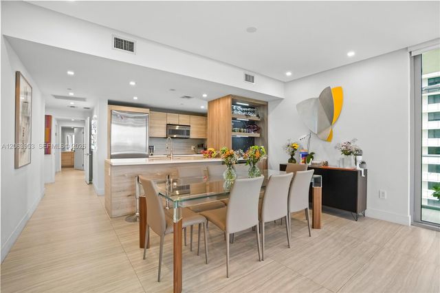 16385 Biscayne Boulevard 1601+2 Parkings, North Miami Beach, FL 33160