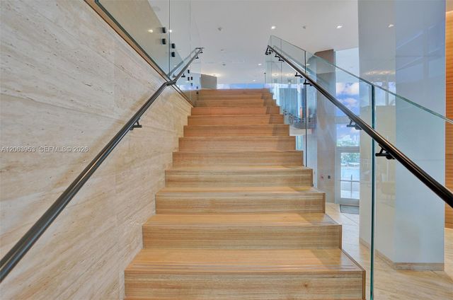 16385 Biscayne Boulevard 1601+2 Parkings, North Miami Beach, FL 33160