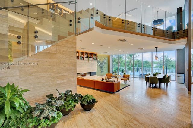 16385 Biscayne Boulevard 1601+2 Parkings, North Miami Beach, FL 33160