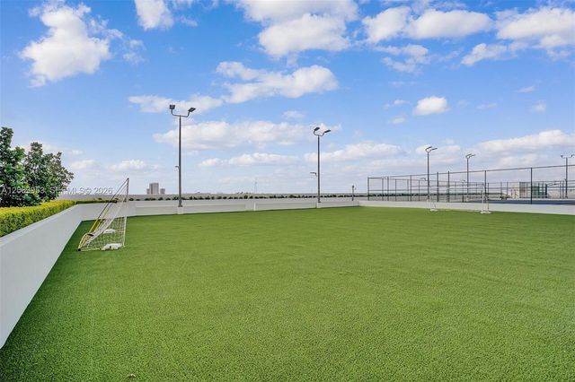 16385 Biscayne Boulevard 1601+2 Parkings, North Miami Beach, FL 33160