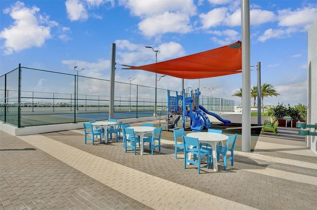 16385 Biscayne Boulevard 1601+2 Parkings, North Miami Beach, FL 33160