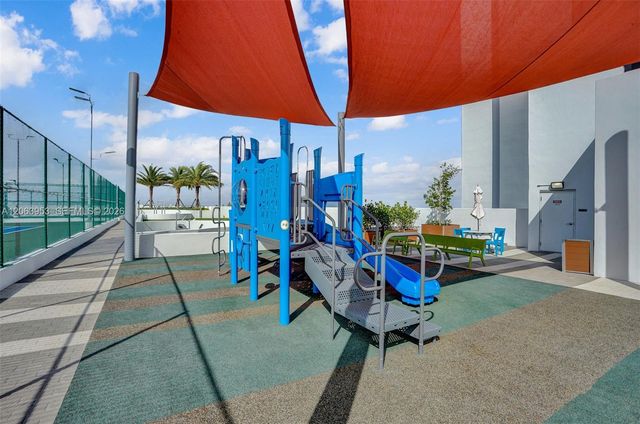 16385 Biscayne Boulevard 1601+2 Parkings, North Miami Beach, FL 33160