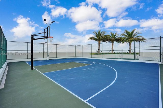 16385 Biscayne Boulevard 1601+2 Parkings, North Miami Beach, FL 33160