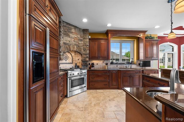 56074 Lario Court, Macomb, MI 48042