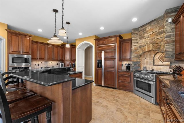 56074 Lario Court, Macomb, MI 48042
