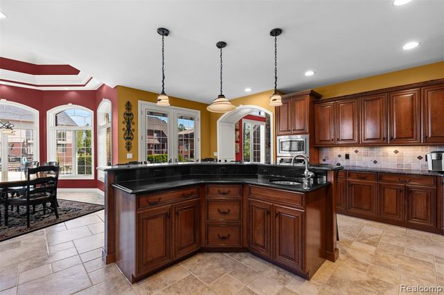 56074 Lario Court, Macomb, MI 48042