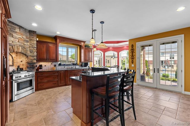 56074 Lario Court, Macomb, MI 48042