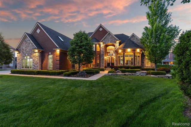 56074 Lario Court, Macomb, MI 48042