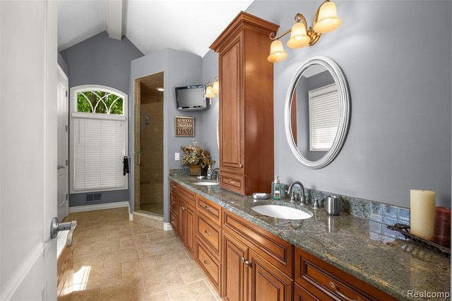 56074 Lario Court, Macomb, MI 48042