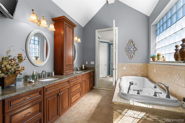 56074 Lario Court, Macomb, MI 48042