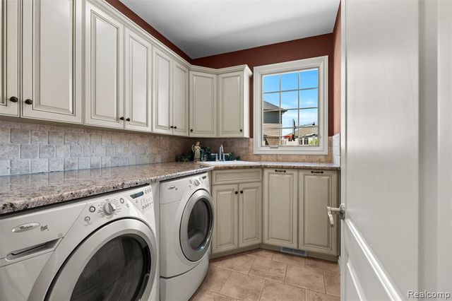 56074 Lario Court, Macomb, MI 48042