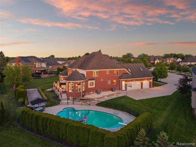 56074 Lario Court, Macomb, MI 48042