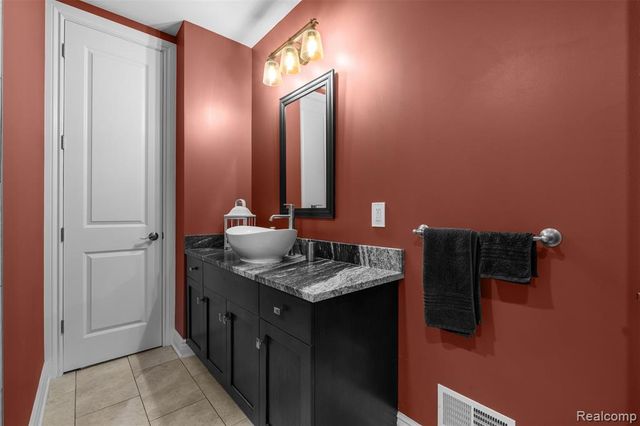 56074 Lario Court, Macomb, MI 48042