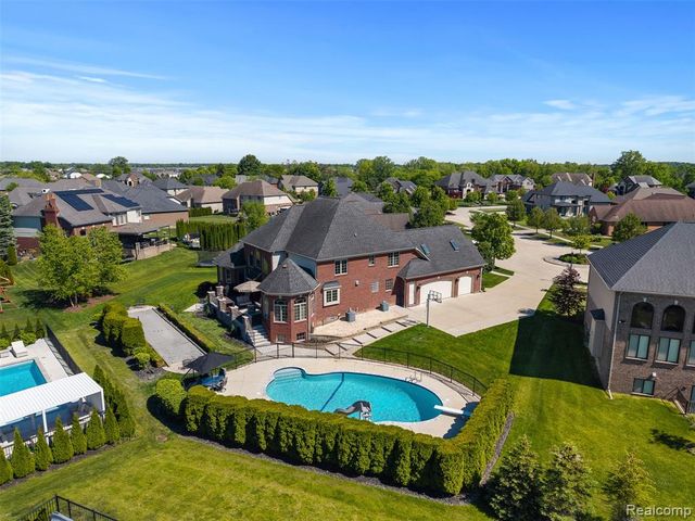 56074 Lario Court, Macomb, MI 48042