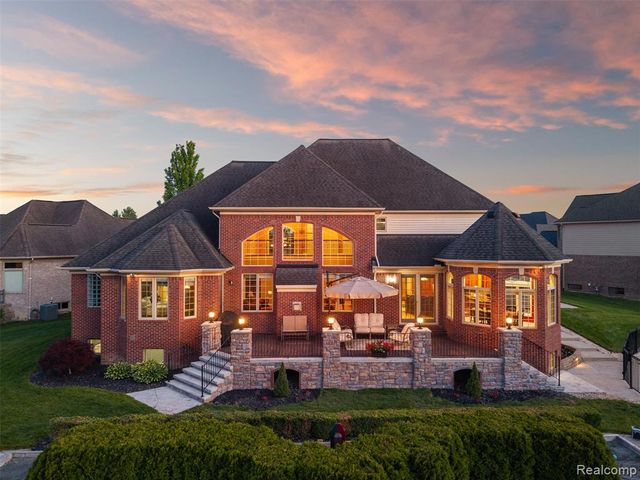 56074 Lario Court, Macomb, MI 48042