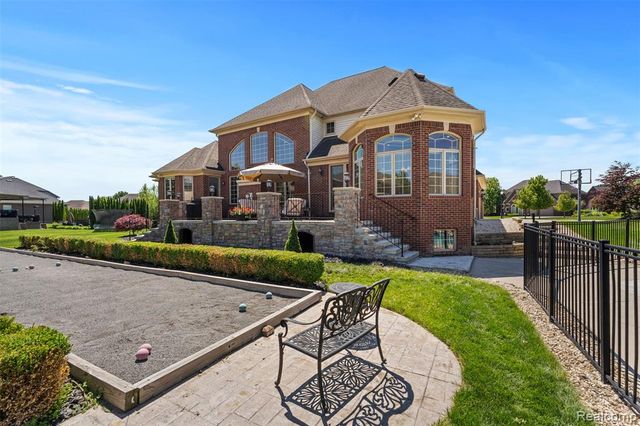 56074 Lario Court, Macomb, MI 48042