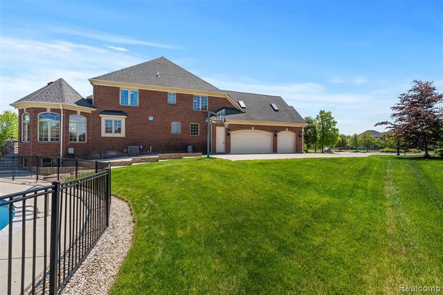 56074 Lario Court, Macomb, MI 48042