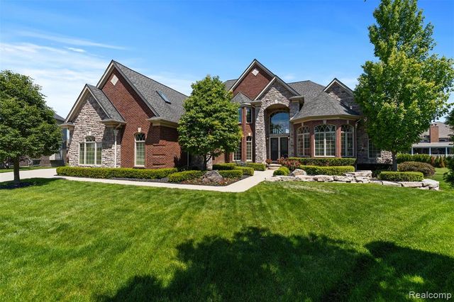 56074 Lario Court, Macomb, MI 48042