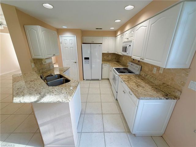 27021 Oakwood Lake DR 101, Bonita Springs, FL 34134