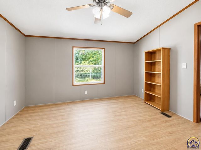 420 SE 34th ST, Topeka, KS 66605