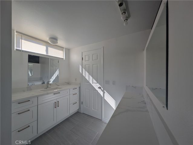 30516 Sandtrap Drive, Agoura Hills, CA 91301